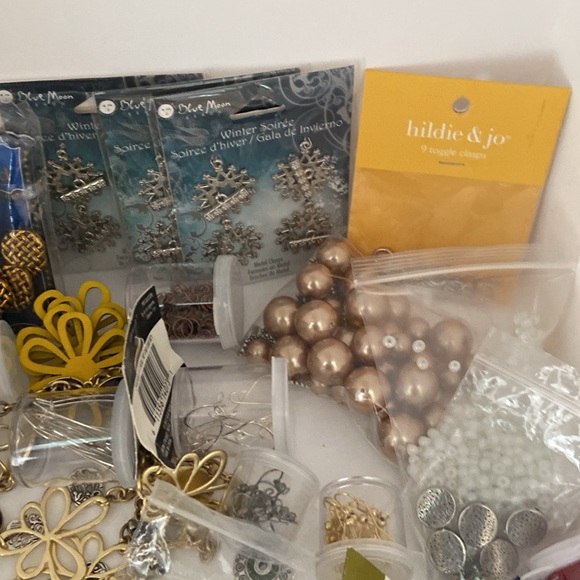 #1 Lot Jewelry Making Beads, Charms, Hooks, Etc. - Picture 4 of 9